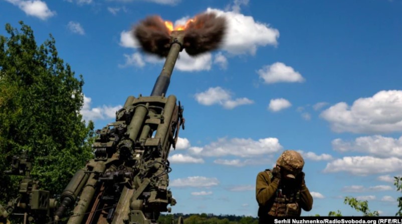 M777 завдає вогневої поразки по накопиченню російської військової техніки в Донецькій області